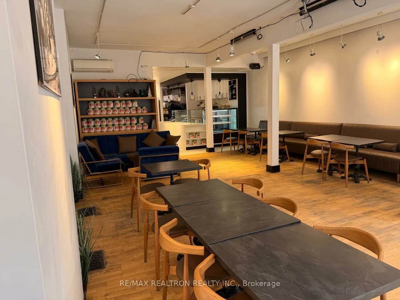 334, Dundas, Kensington-Chinatown, Toronto