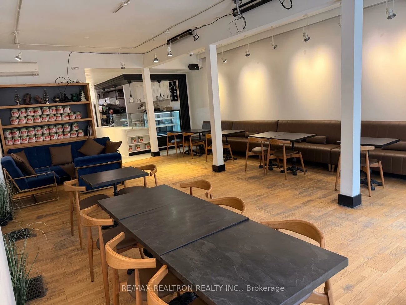 334, Dundas, Kensington-Chinatown, Toronto