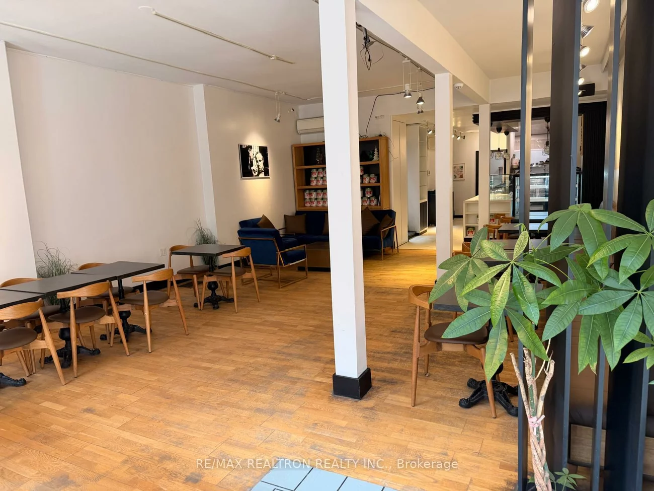 334, Dundas, Kensington-Chinatown, Toronto