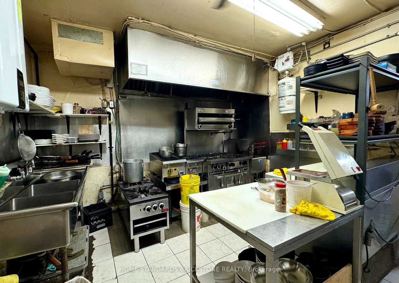 586, Bloor, Annex, Toronto