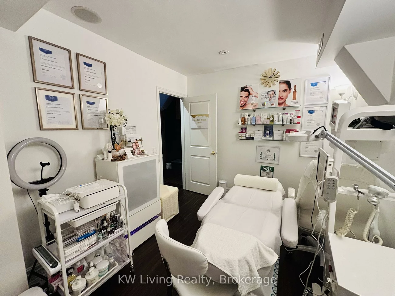 701, Mount Pleasant, Mount Pleasant East, Toronto