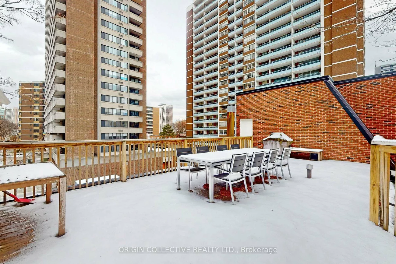 17, Isabella, Church-Yonge Corridor, Toronto