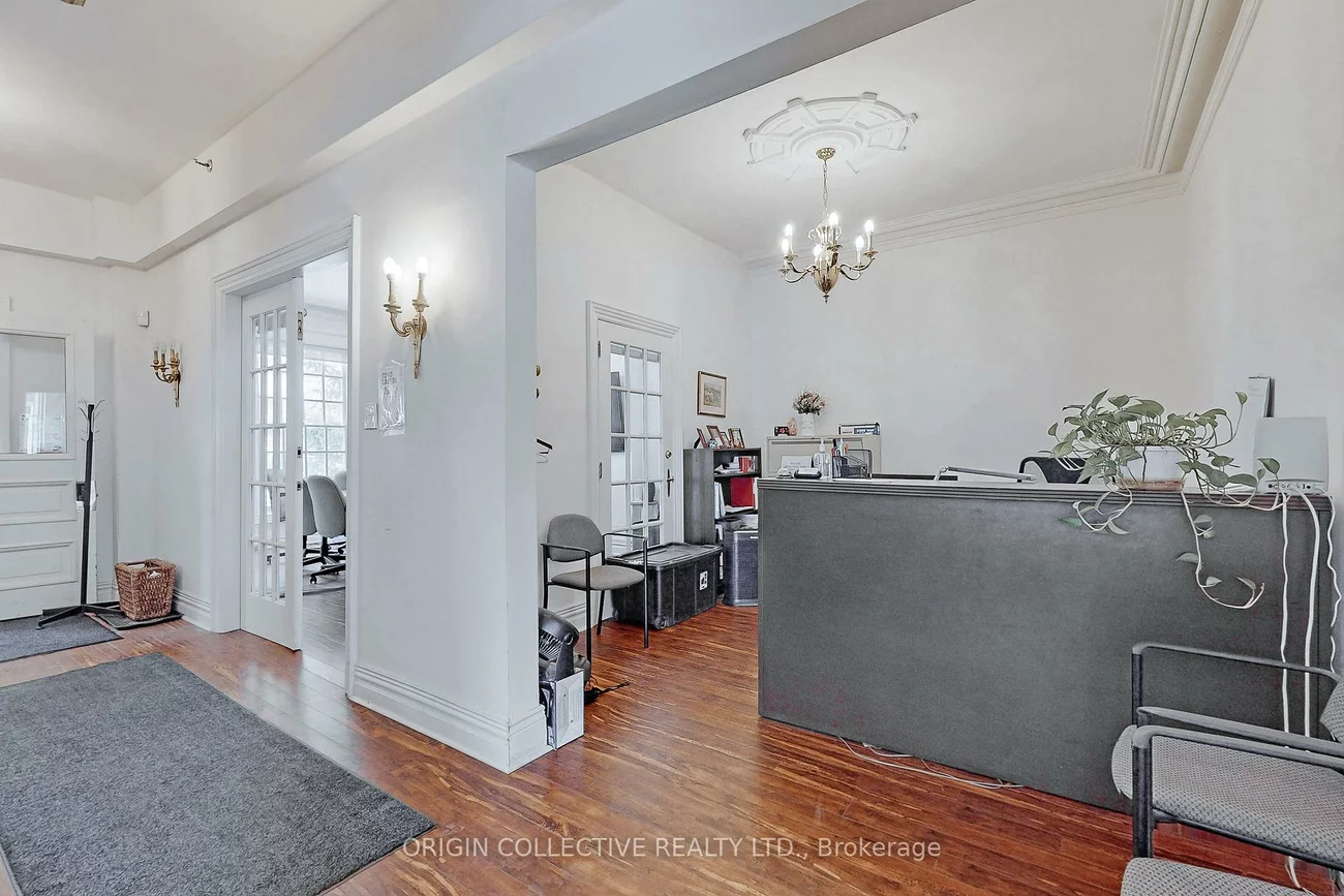 17, Isabella, Church-Yonge Corridor, Toronto