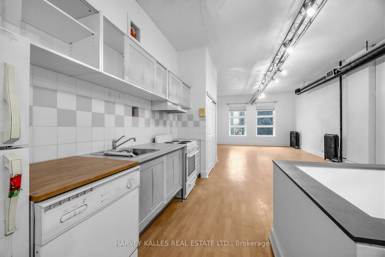 106, Queen, Church-Yonge Corridor, Toronto