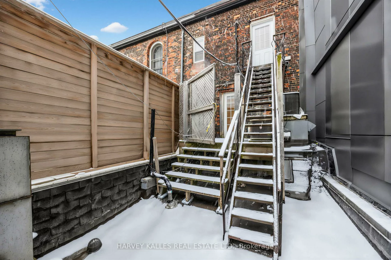 106, Queen, Church-Yonge Corridor, Toronto