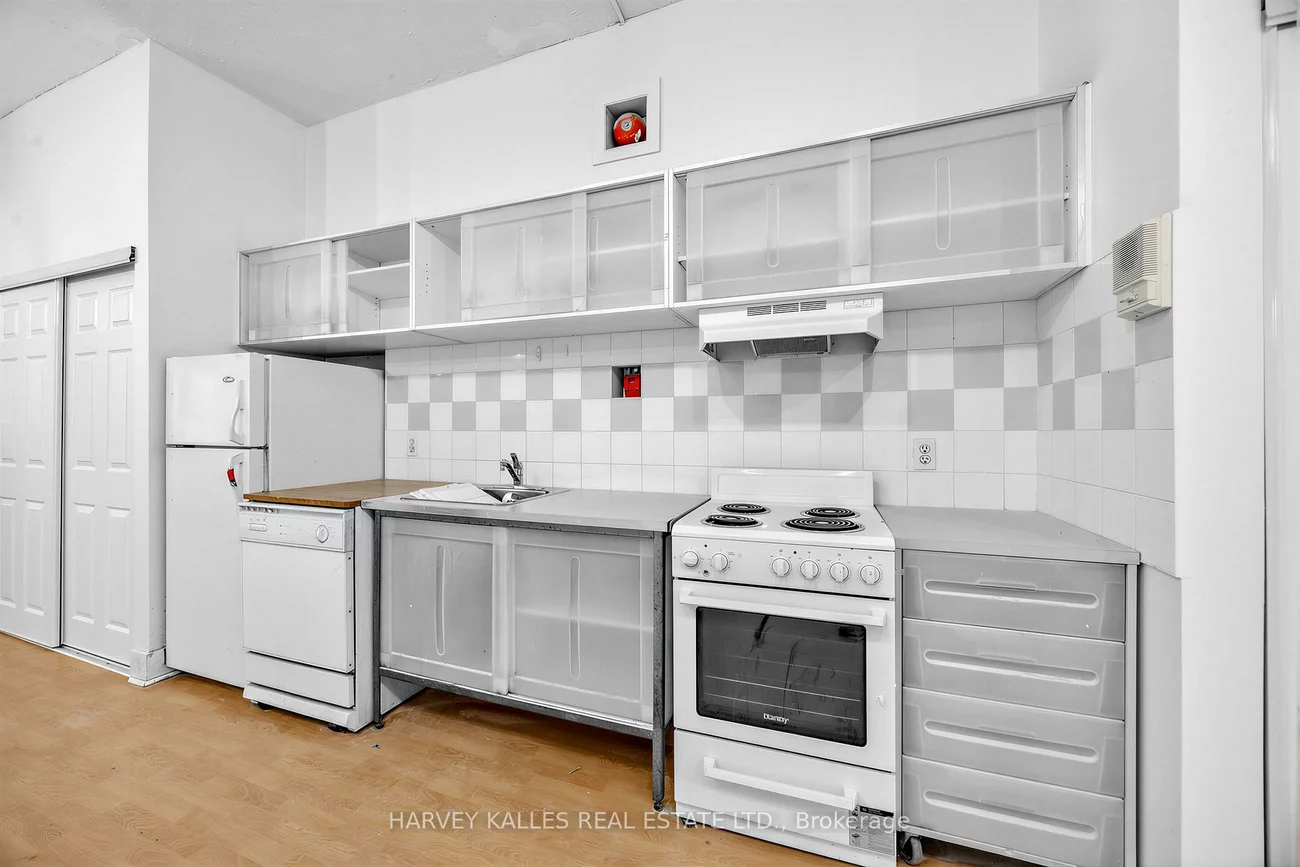 106, Queen, Church-Yonge Corridor, Toronto