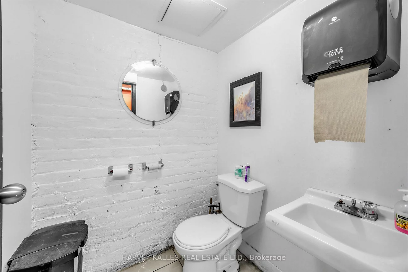 106, Queen, Church-Yonge Corridor, Toronto