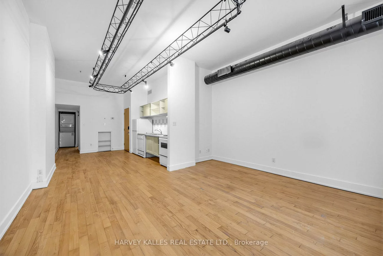 106, Queen, Church-Yonge Corridor, Toronto