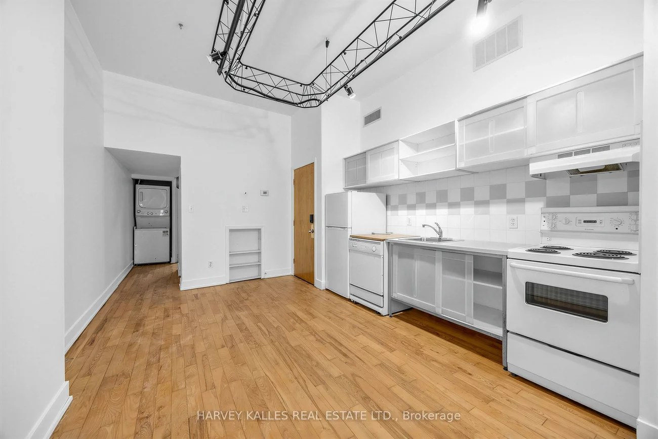 106, Queen, Church-Yonge Corridor, Toronto