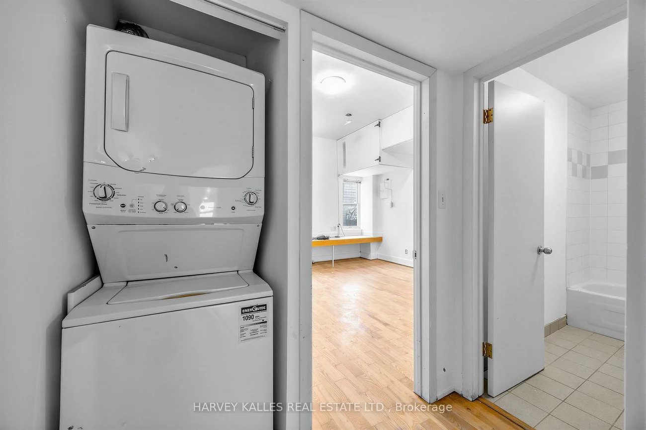 106, Queen, Church-Yonge Corridor, Toronto