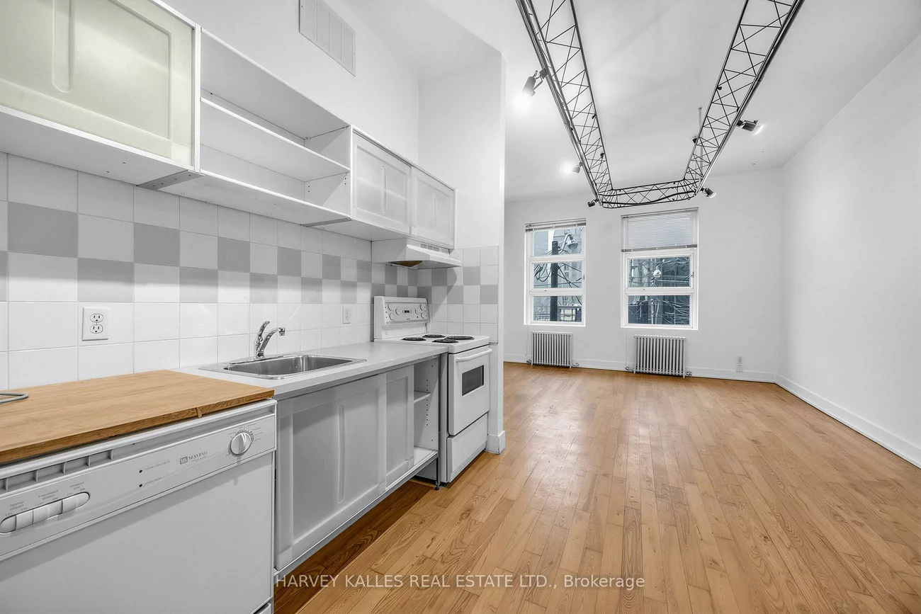 106, Queen, Church-Yonge Corridor, Toronto