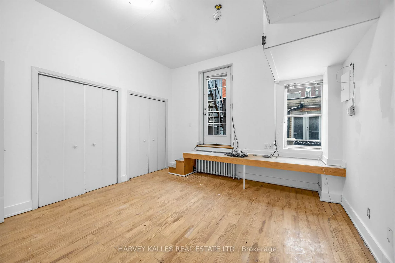 106, Queen, Church-Yonge Corridor, Toronto