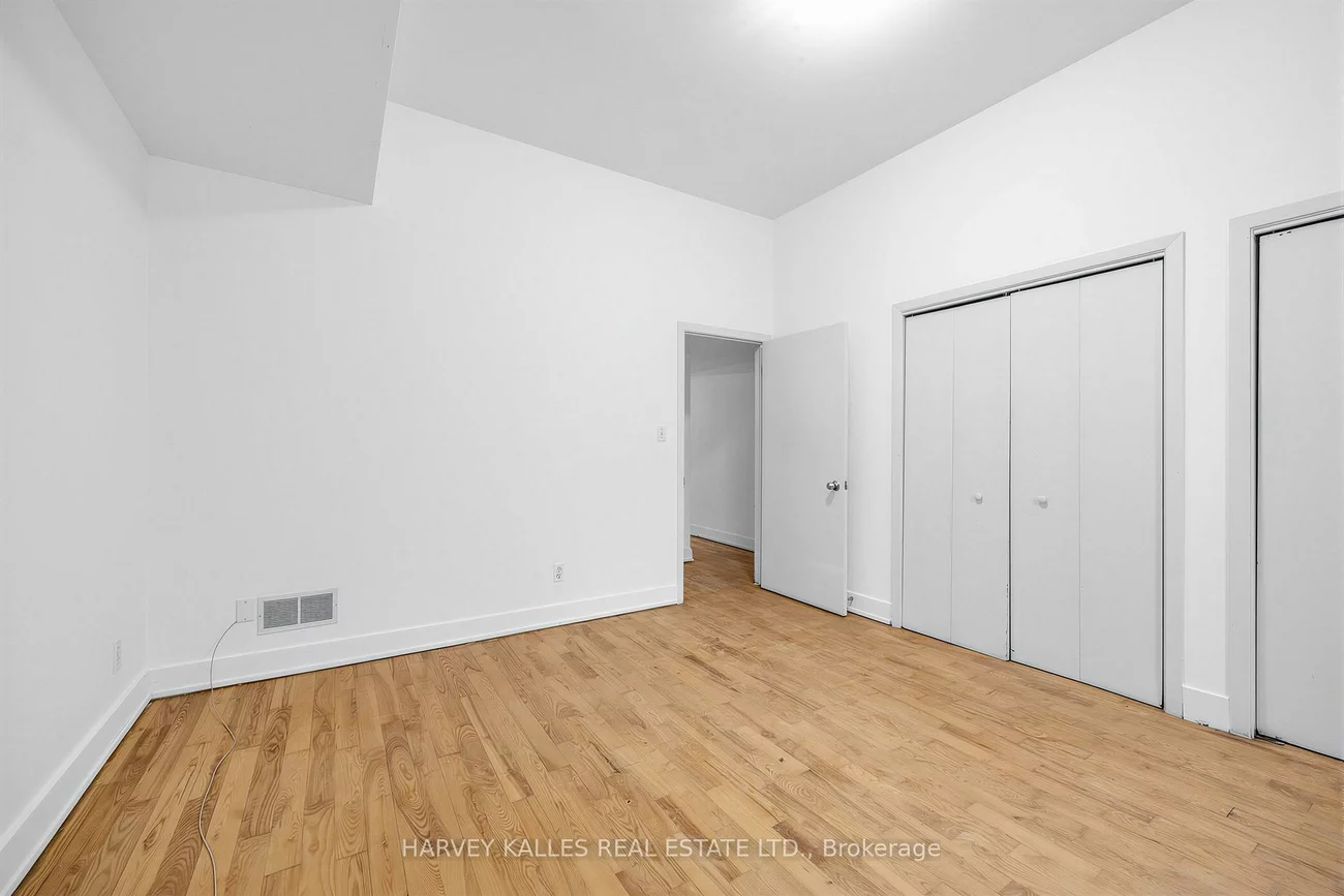 106, Queen, Church-Yonge Corridor, Toronto