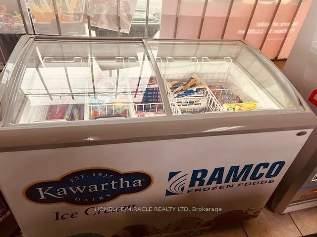 1364, Bathurst, Wychwood, Toronto