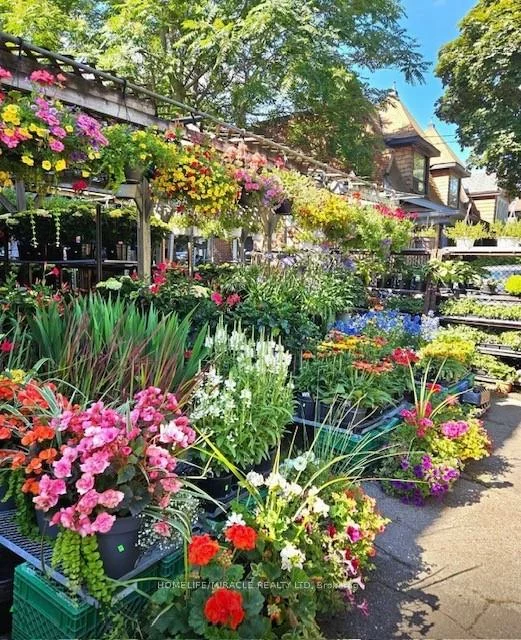 1364, Bathurst, Wychwood, Toronto