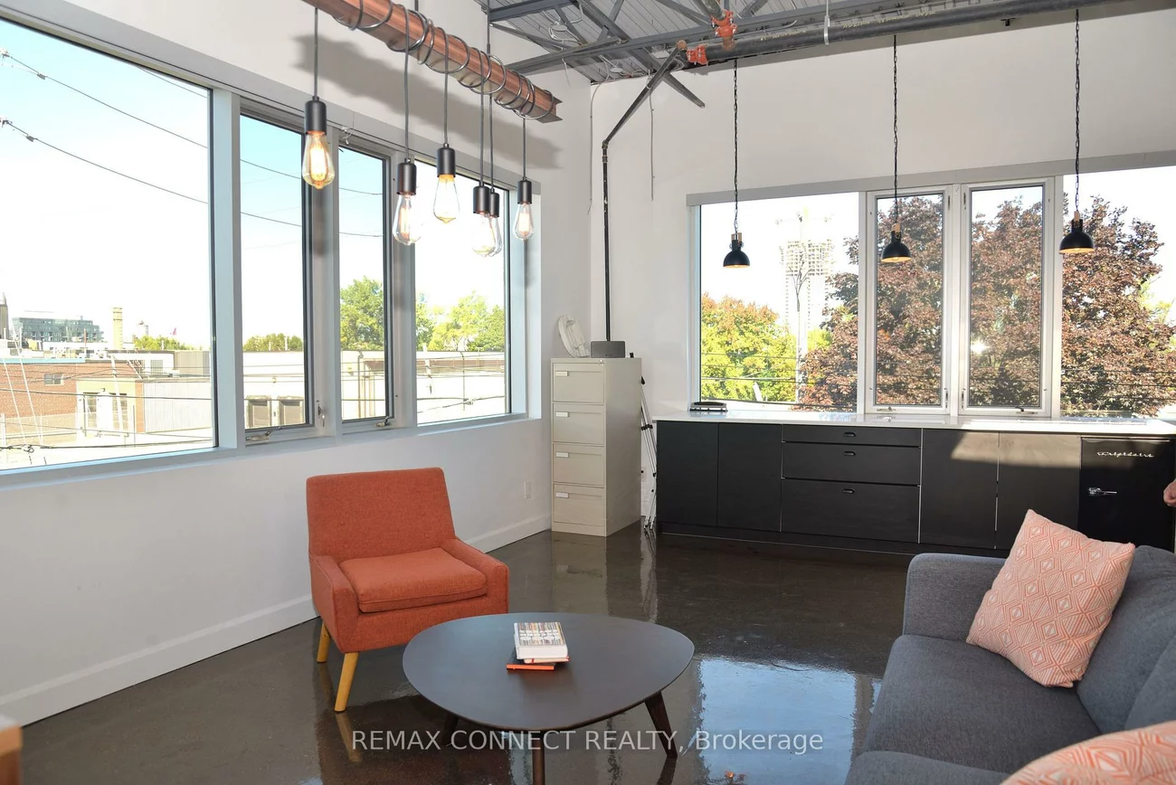 41, Industrial, Thorncliffe Park, Toronto