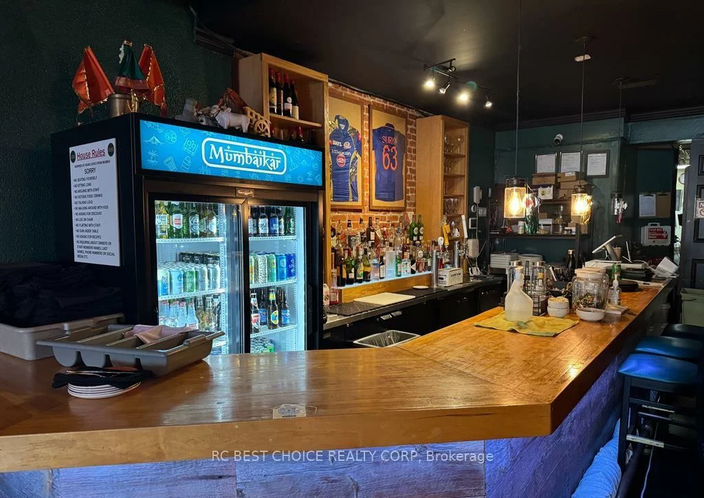 1063, Bloor, Dufferin Grove, Toronto