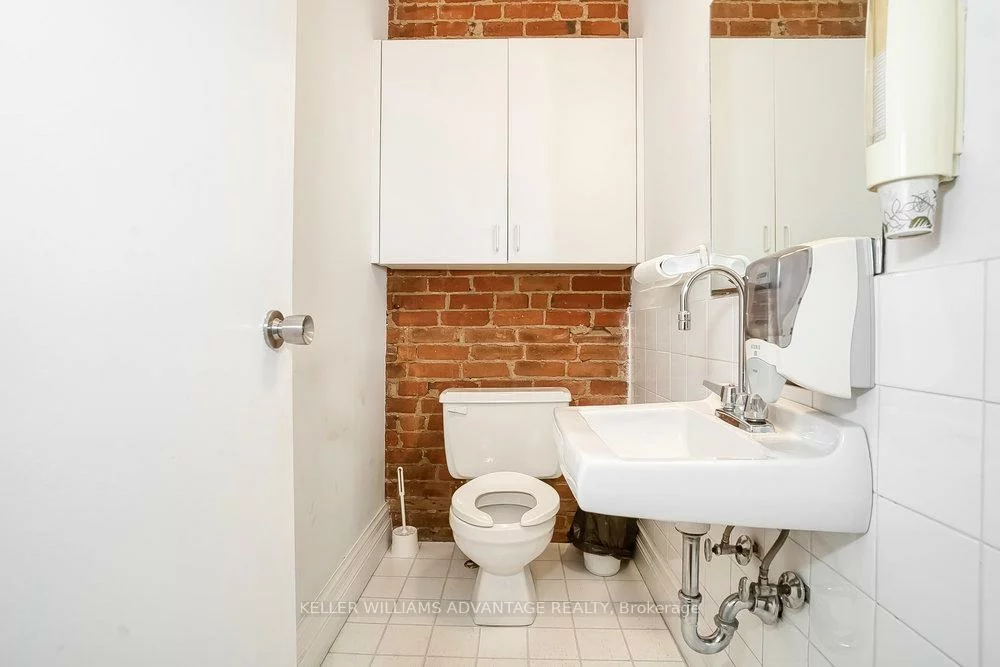 157, Gerrard, Moss Park, Toronto