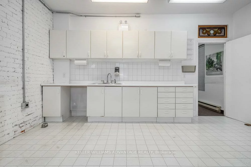 157, Gerrard, Moss Park, Toronto