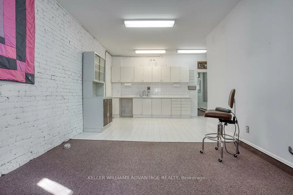 157, Gerrard, Moss Park, Toronto