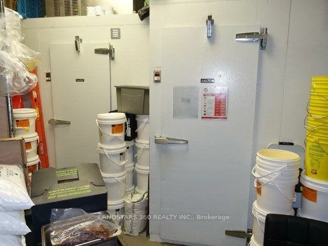 5650, Yonge, Newtonbrook West, Toronto