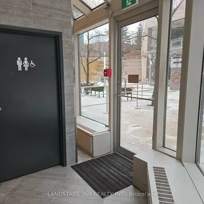 Commercial for sale, 5650, Yonge, Newtonbrook West, Toronto