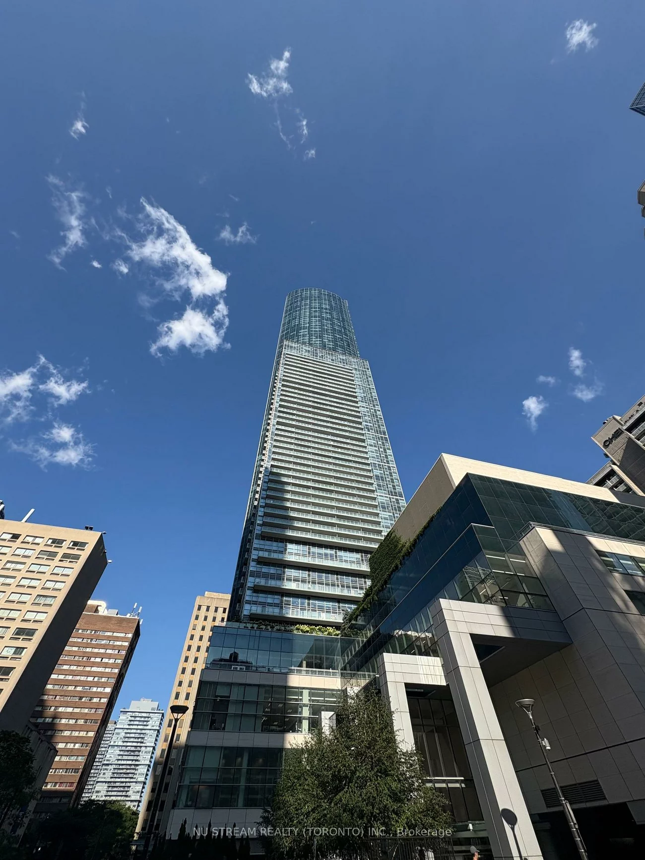 384, Yonge, Bay Street Corridor, Toronto