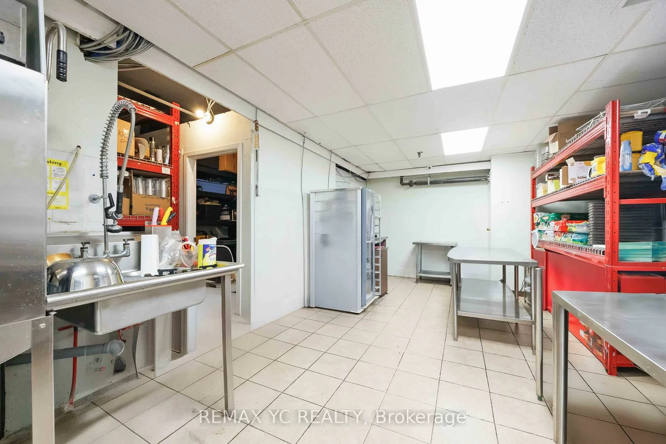 792, Bathurst, Annex, Toronto