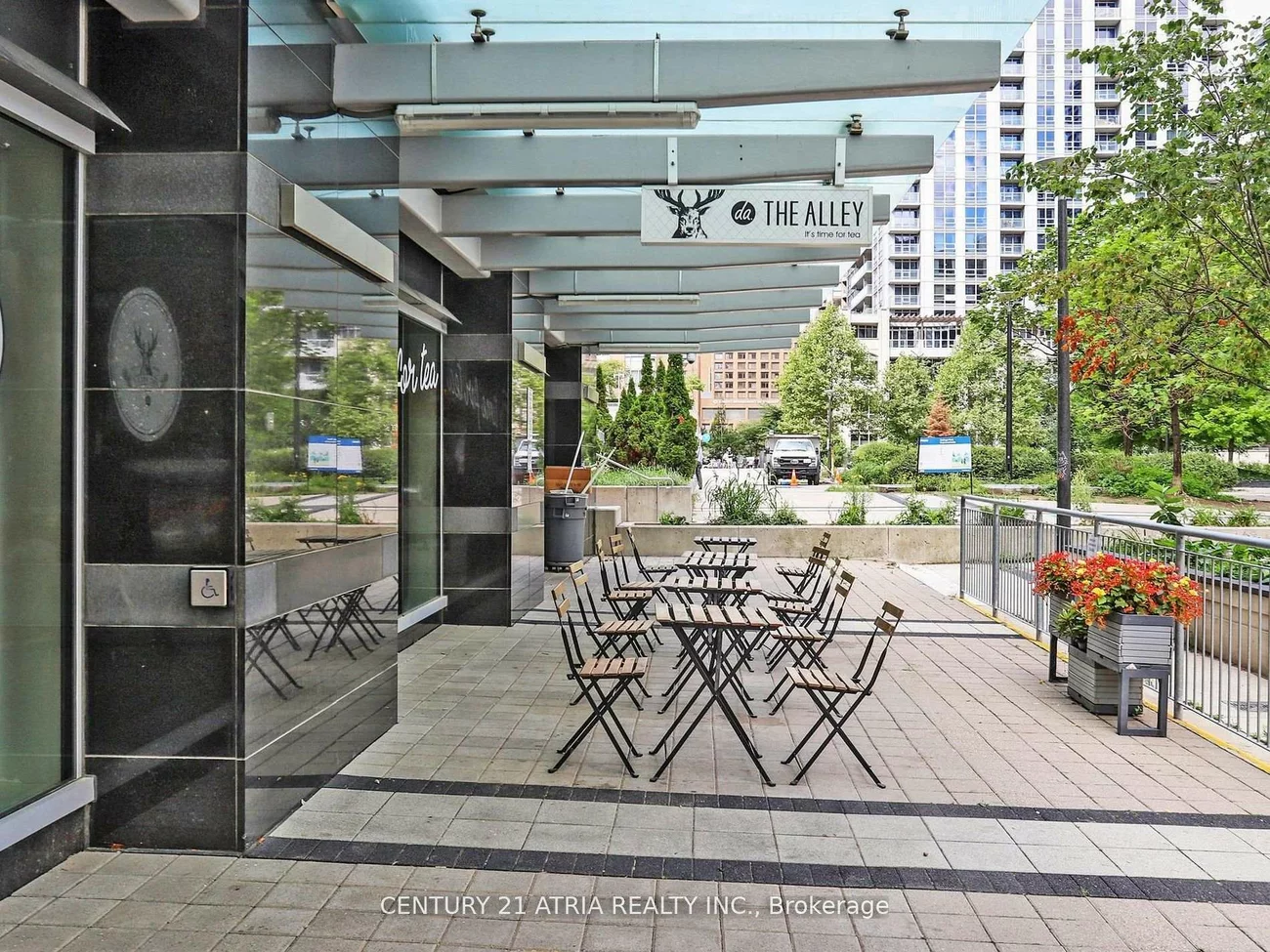 382, Yonge, Bay Street Corridor, Toronto