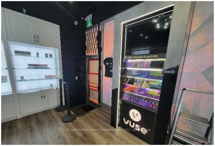 335, College, Kensington-Chinatown, Toronto