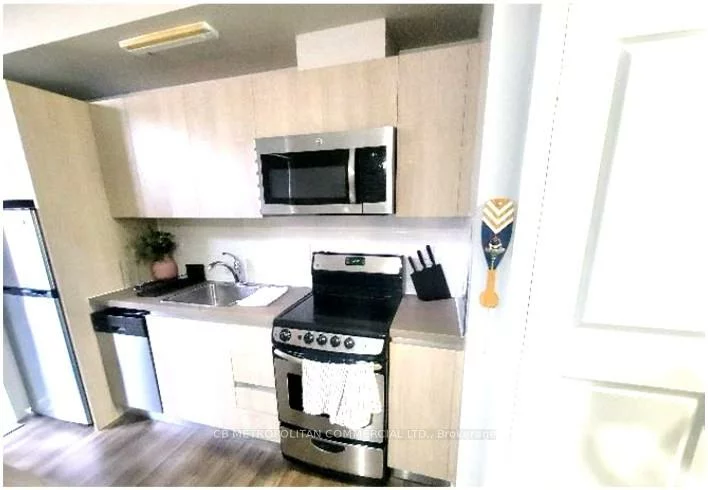 335, College, Kensington-Chinatown, Toronto