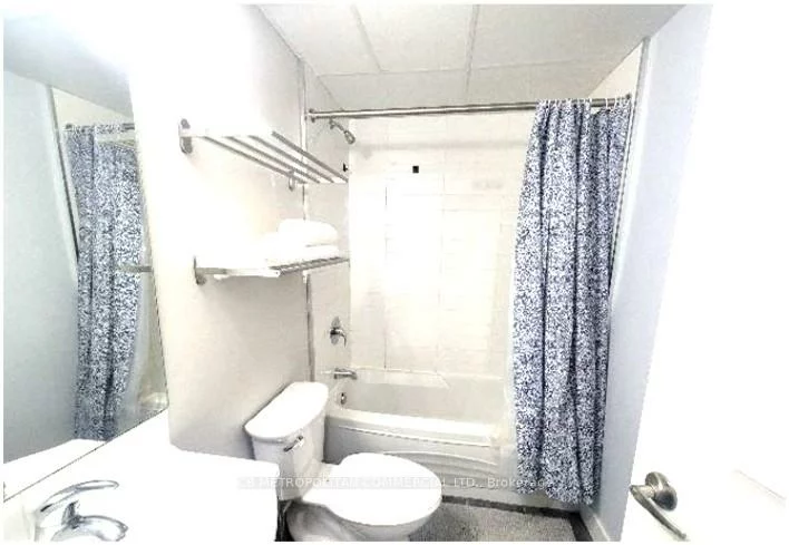 335, College, Kensington-Chinatown, Toronto