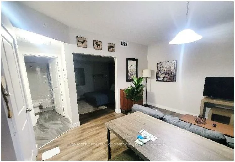 335, College, Kensington-Chinatown, Toronto