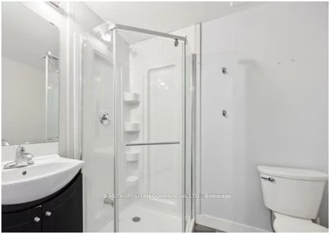 335, College, Kensington-Chinatown, Toronto