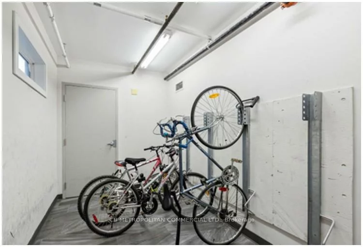 335, College, Kensington-Chinatown, Toronto