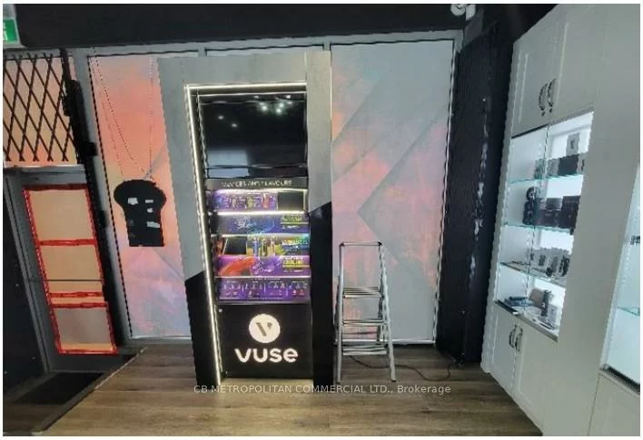 335, College, Kensington-Chinatown, Toronto