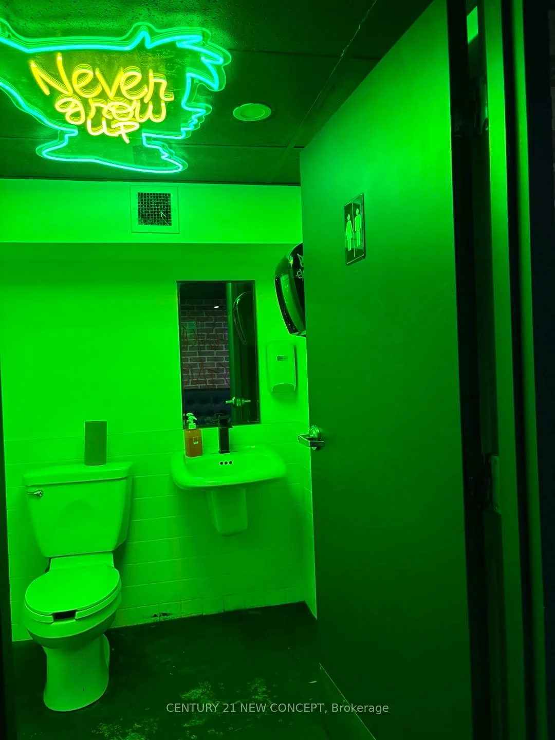 490, Queen, Kensington-Chinatown, Toronto