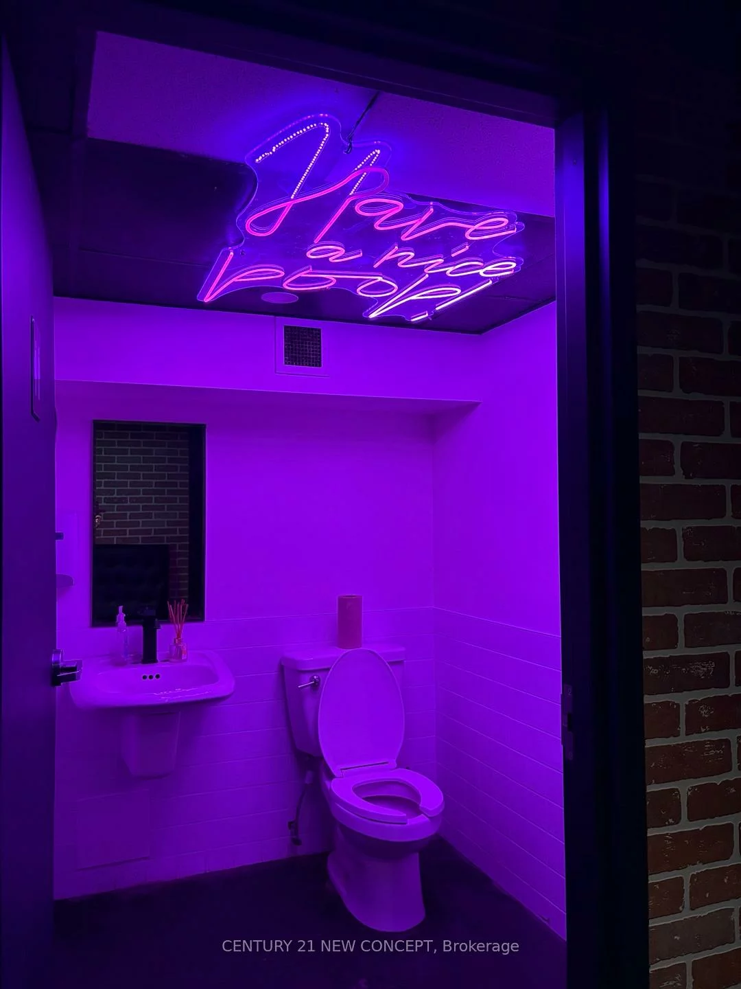 490, Queen, Kensington-Chinatown, Toronto