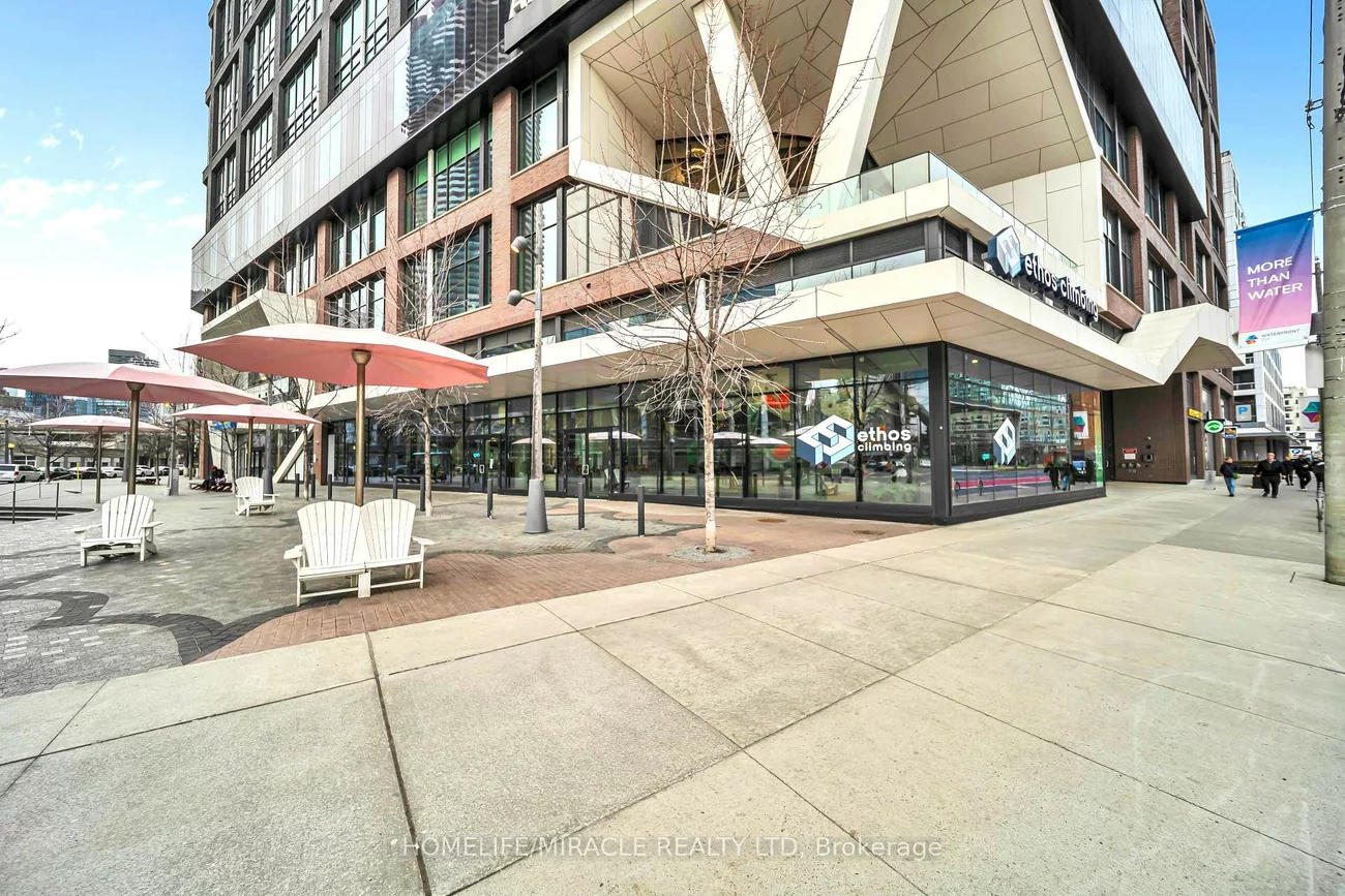 130, Queens, Waterfront Communities C8, Toronto