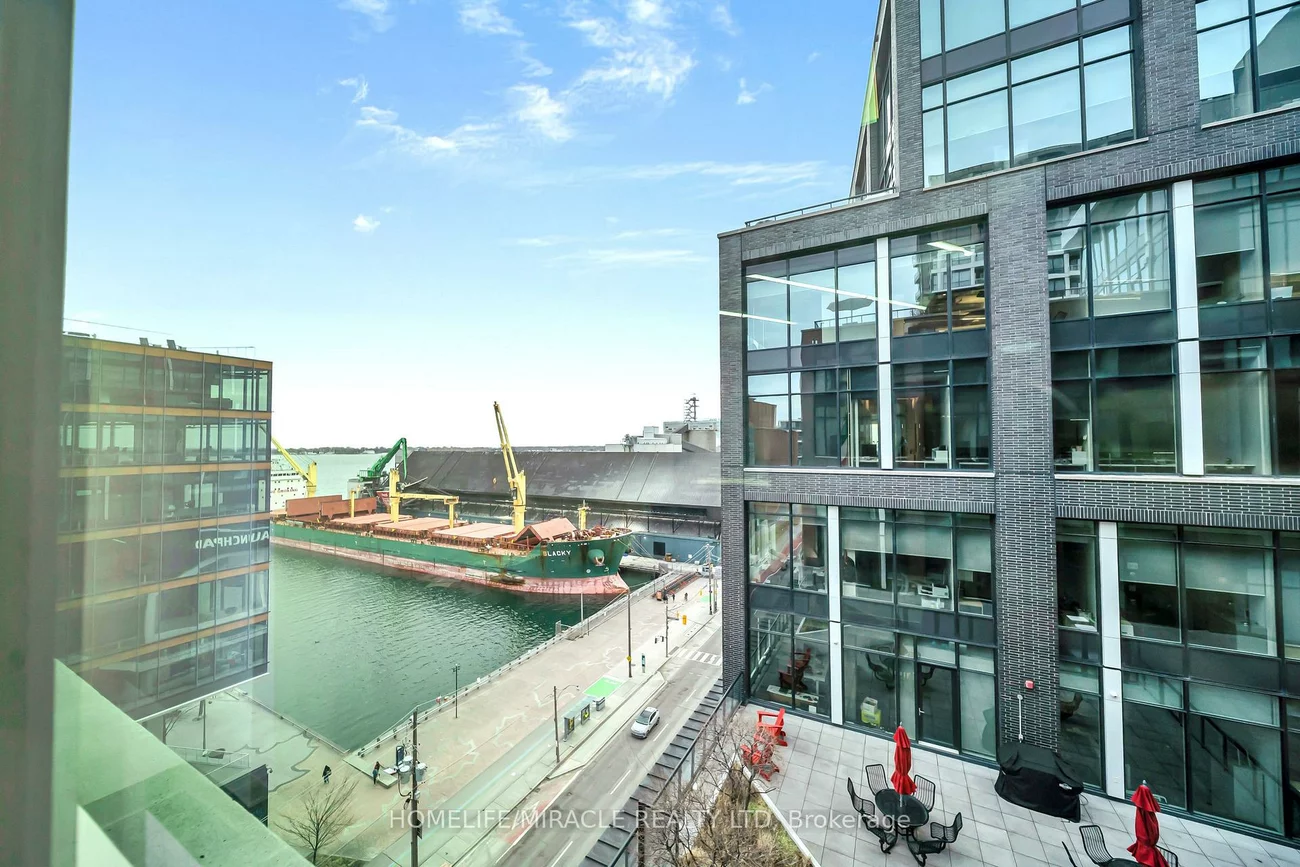 130, Queens, Waterfront Communities C8, Toronto