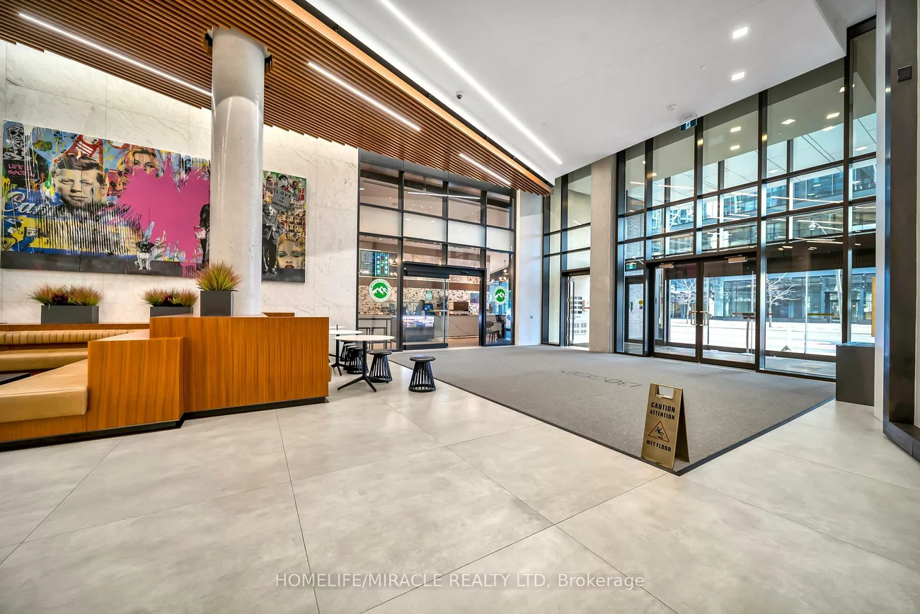 130, Queens, Waterfront Communities C8, Toronto