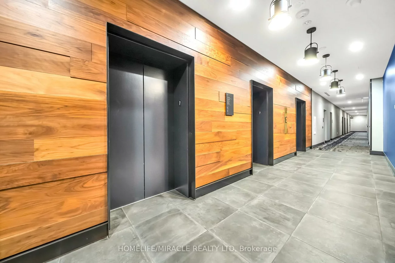 130, Queens, Waterfront Communities C8, Toronto