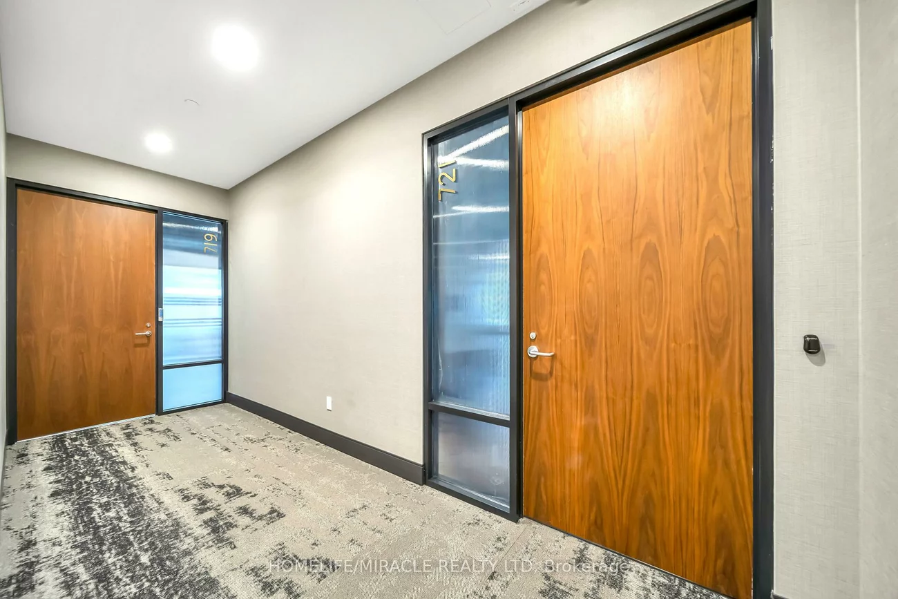 130, Queens, Waterfront Communities C8, Toronto