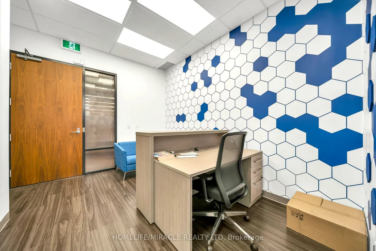 130, Queens, Waterfront Communities C8, Toronto