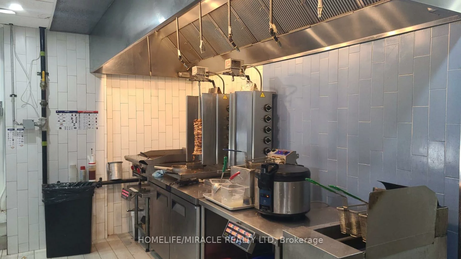 233, College, Kensington-Chinatown, Toronto