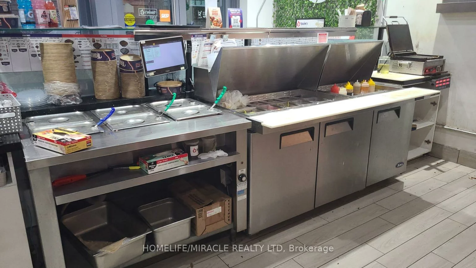 233, College, Kensington-Chinatown, Toronto