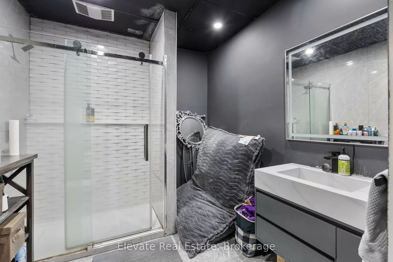 846, College, Palmerston-Little Italy, Toronto