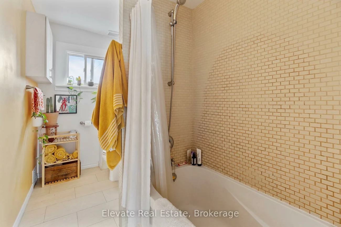 846, College, Palmerston-Little Italy, Toronto