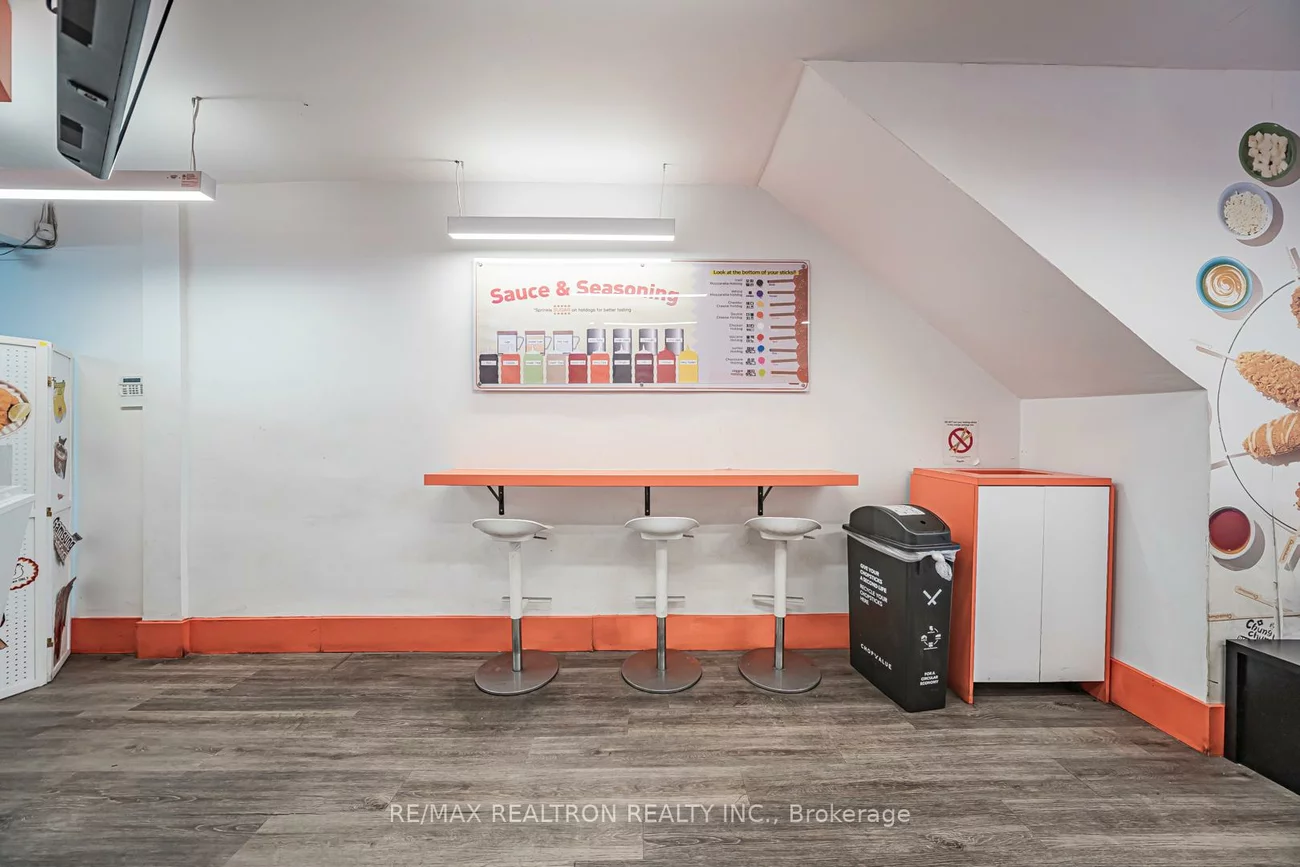 582, Yonge, Bay Street Corridor, Toronto