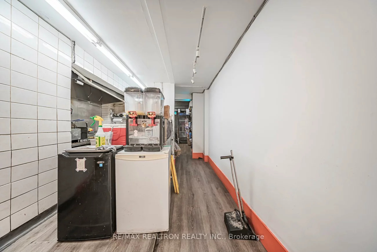 582, Yonge, Bay Street Corridor, Toronto